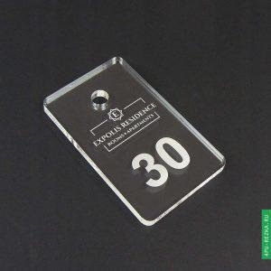Номерки из оргстекла на заказ с логотипом