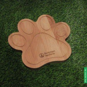 Сувенирная разделочная доска в виде лапы