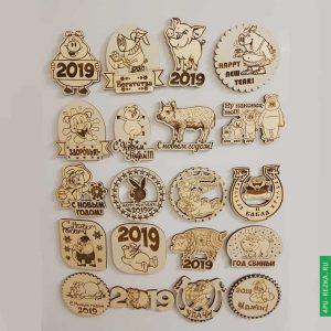 Изготовление деревянных значков на заказ