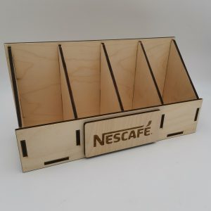 Деревянный дисплей для выкладки кофе из фанеры с логотипом Nescafe, 5 секций